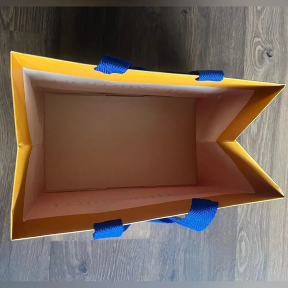 Louis Vuitton Paper Bag - Picture 4 of 4
